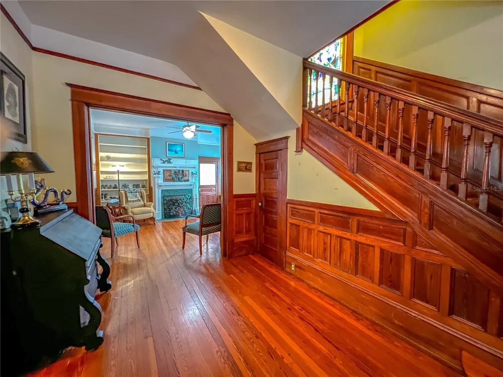 516 NE 4TH STREET Gainesville, FL 32601