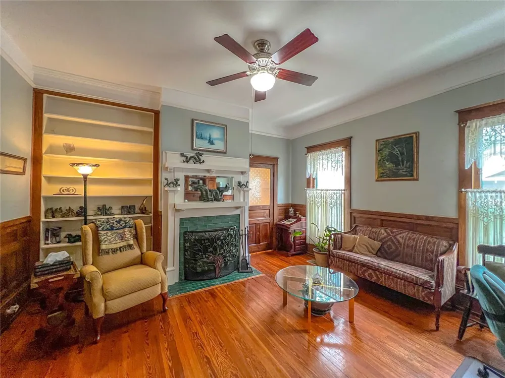 516 NE 4TH STREET Gainesville, FL 32601