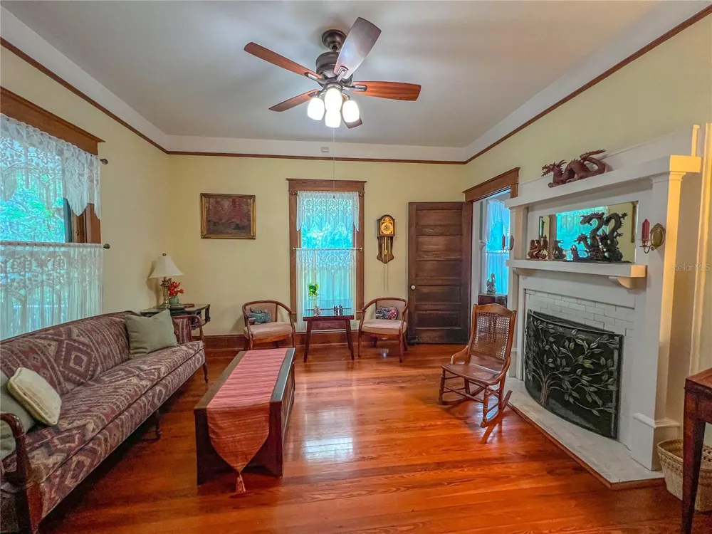 516 NE 4TH STREET Gainesville, FL 32601