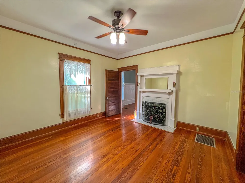 516 NE 4TH STREET Gainesville, FL 32601
