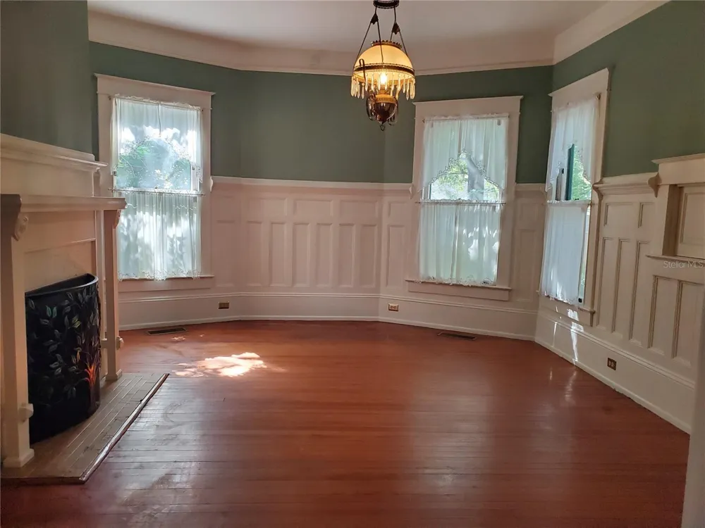 516 NE 4TH STREET Gainesville, FL 32601