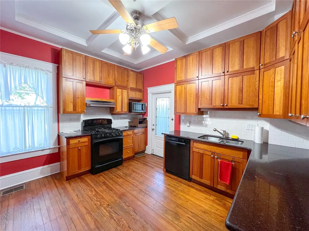 516 NE 4TH STREET Gainesville, FL 32601