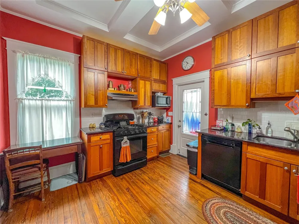 516 NE 4TH STREET Gainesville, FL 32601