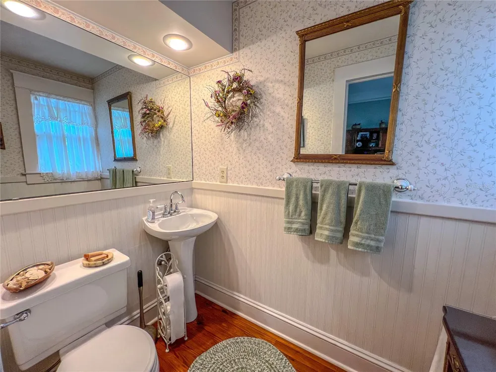 516 NE 4TH STREET Gainesville, FL 32601
