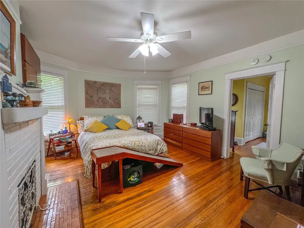 516 NE 4TH STREET Gainesville, FL 32601