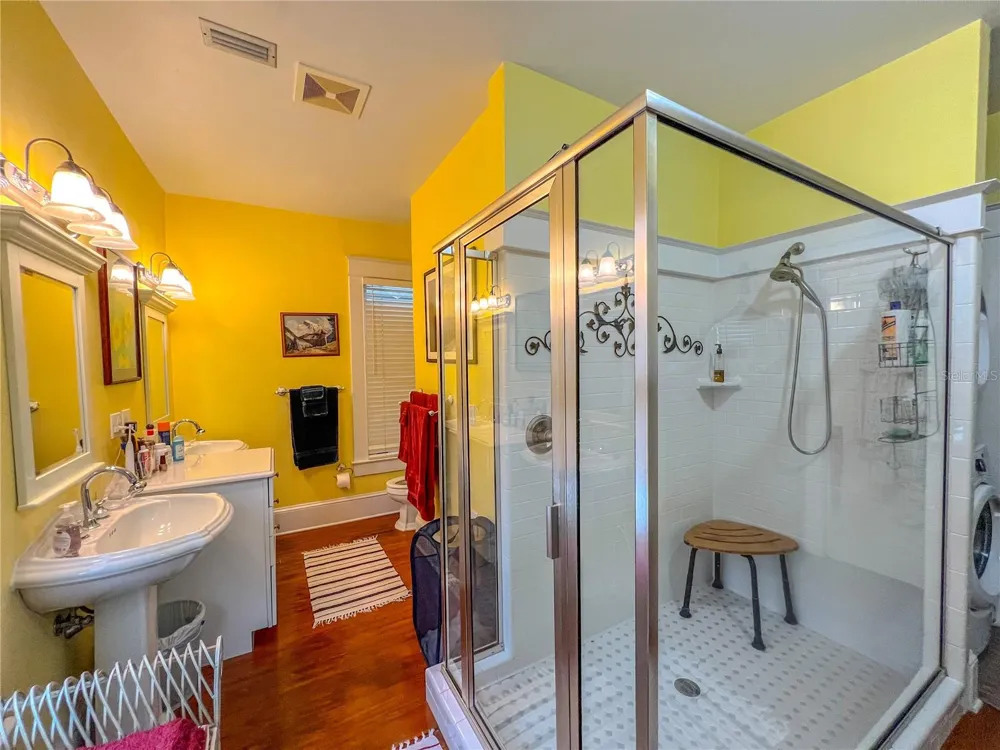 516 NE 4TH STREET Gainesville, FL 32601