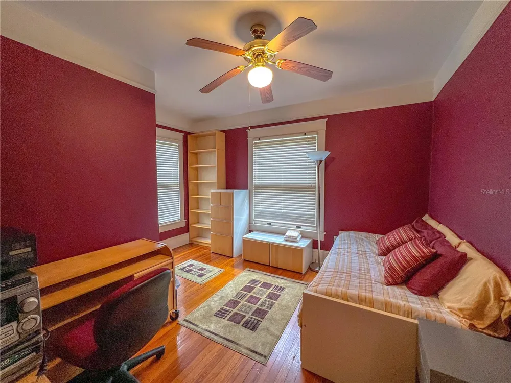 516 NE 4TH STREET Gainesville, FL 32601