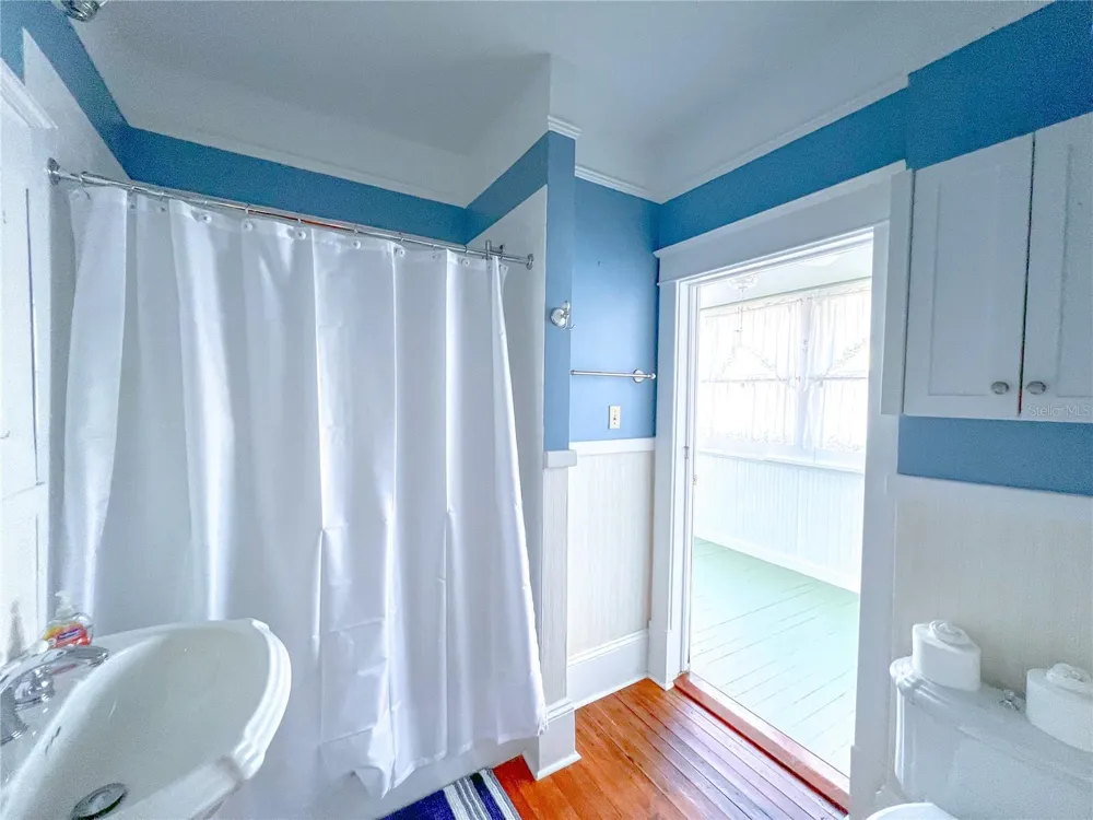 516 NE 4TH STREET Gainesville, FL 32601