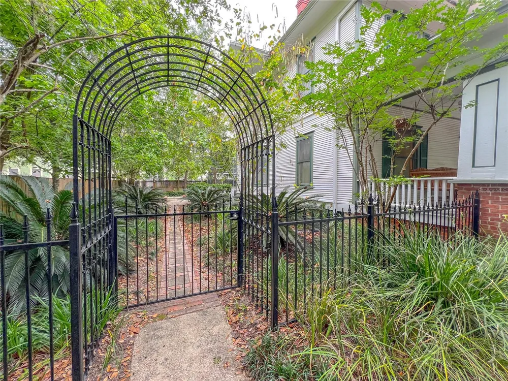 516 NE 4TH STREET Gainesville, FL 32601