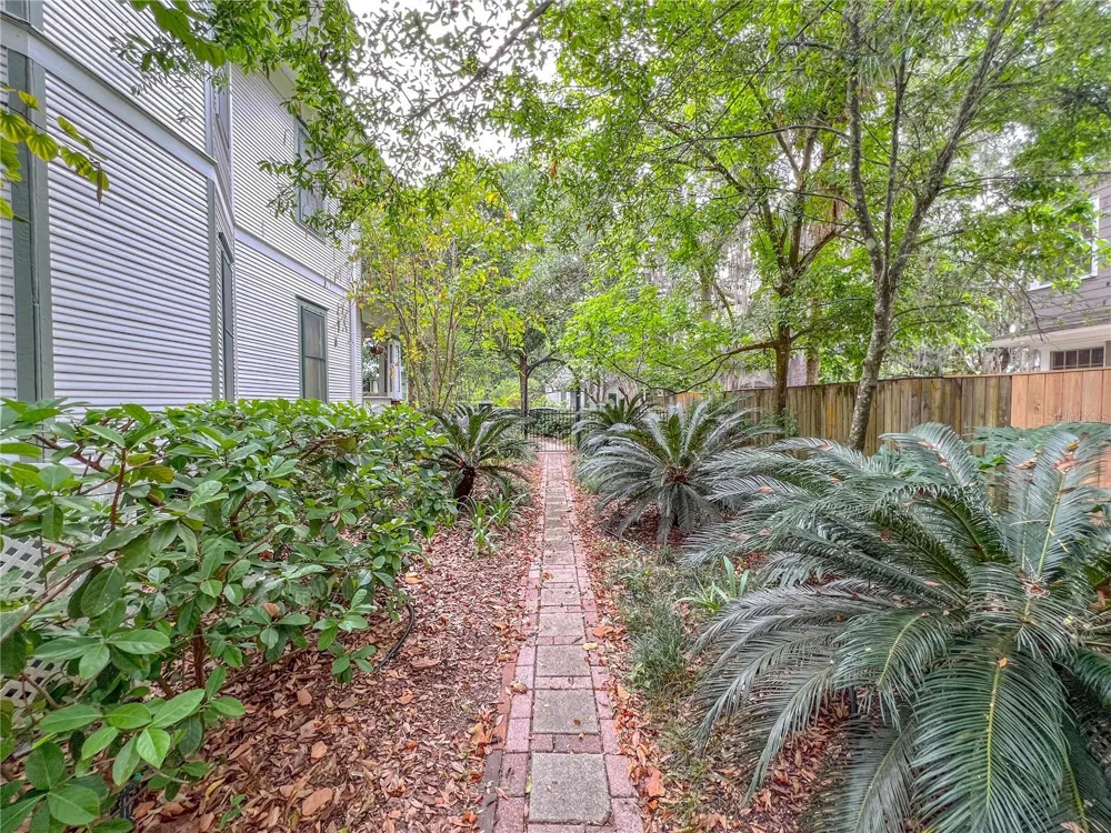 516 NE 4TH STREET Gainesville, FL 32601