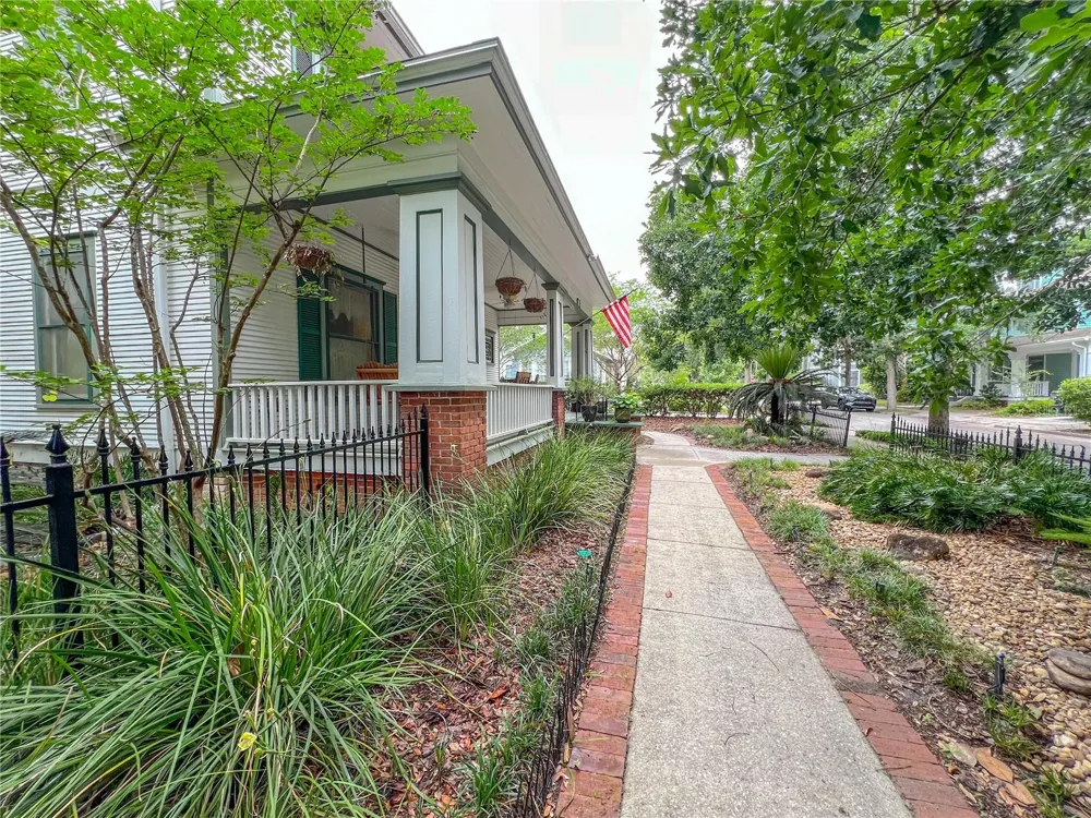 516 NE 4TH STREET Gainesville, FL 32601