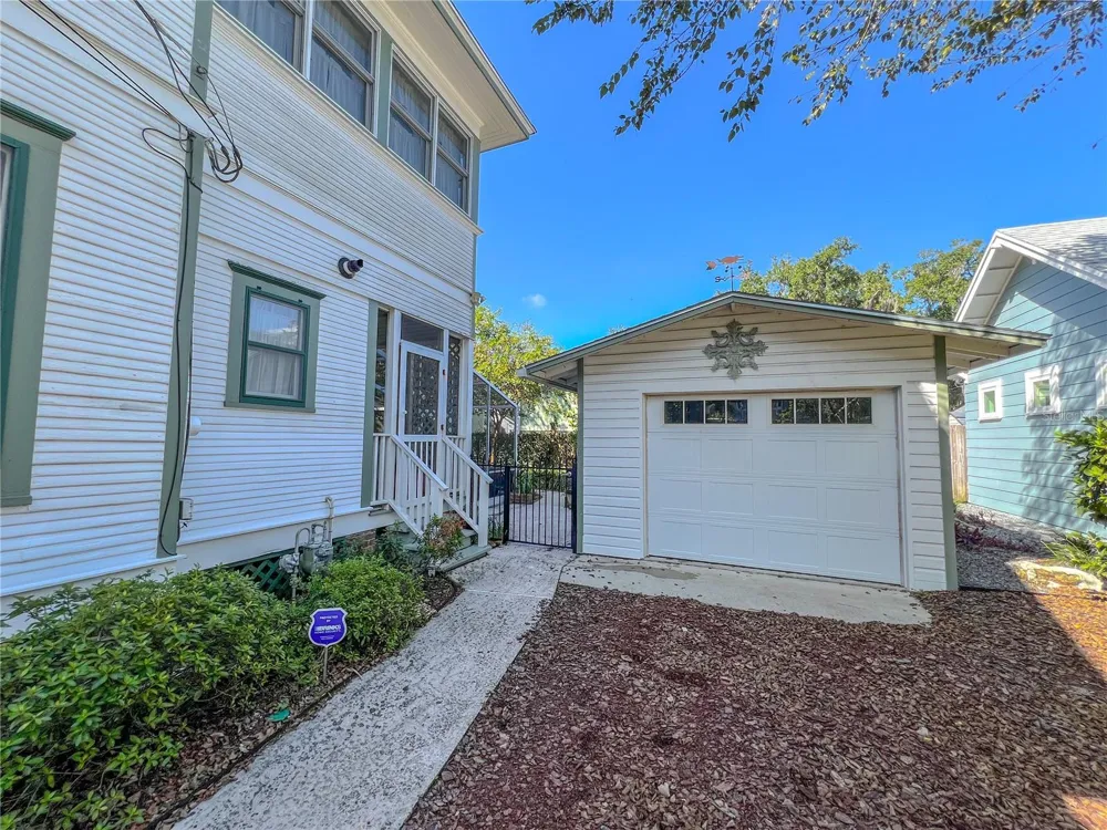 516 NE 4TH STREET Gainesville, FL 32601