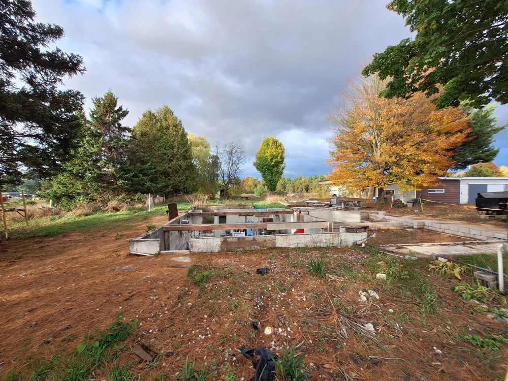 1384 W Chauvez Scottville, MI 49454