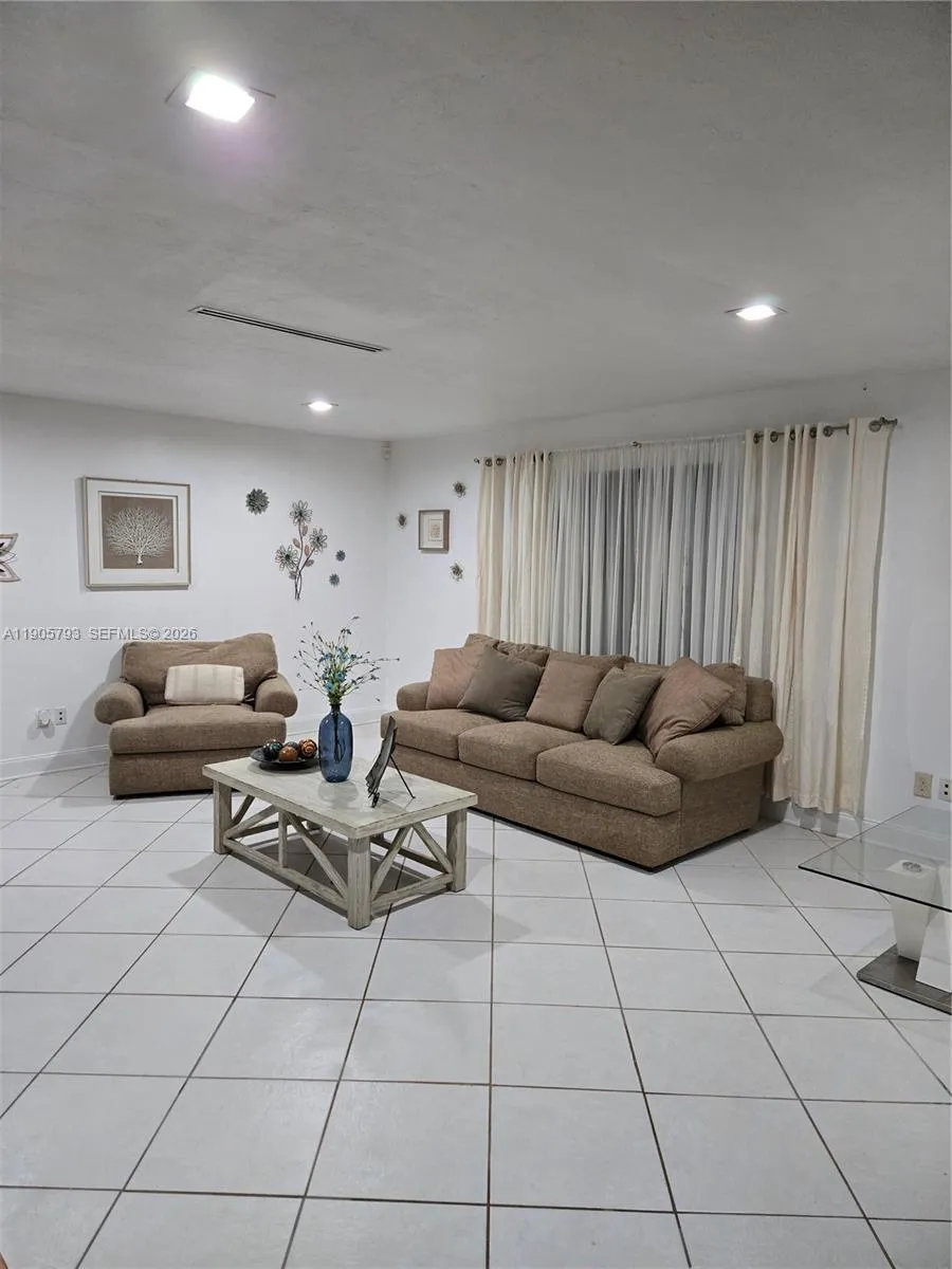 18750 SW 207th Ave Miami, FL 33187