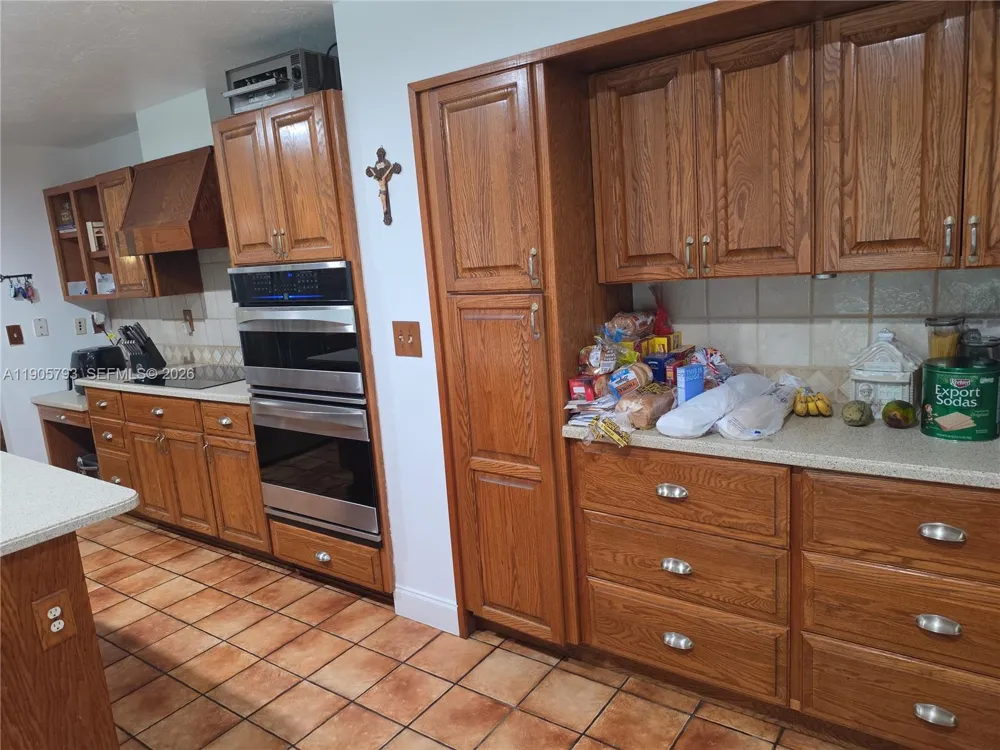 18750 SW 207th Ave Miami, FL 33187