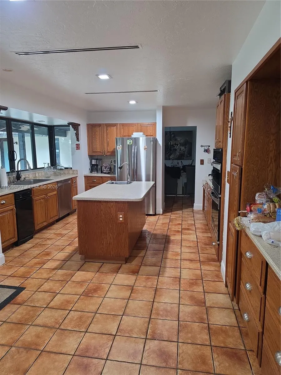18750 SW 207th Ave Miami, FL 33187