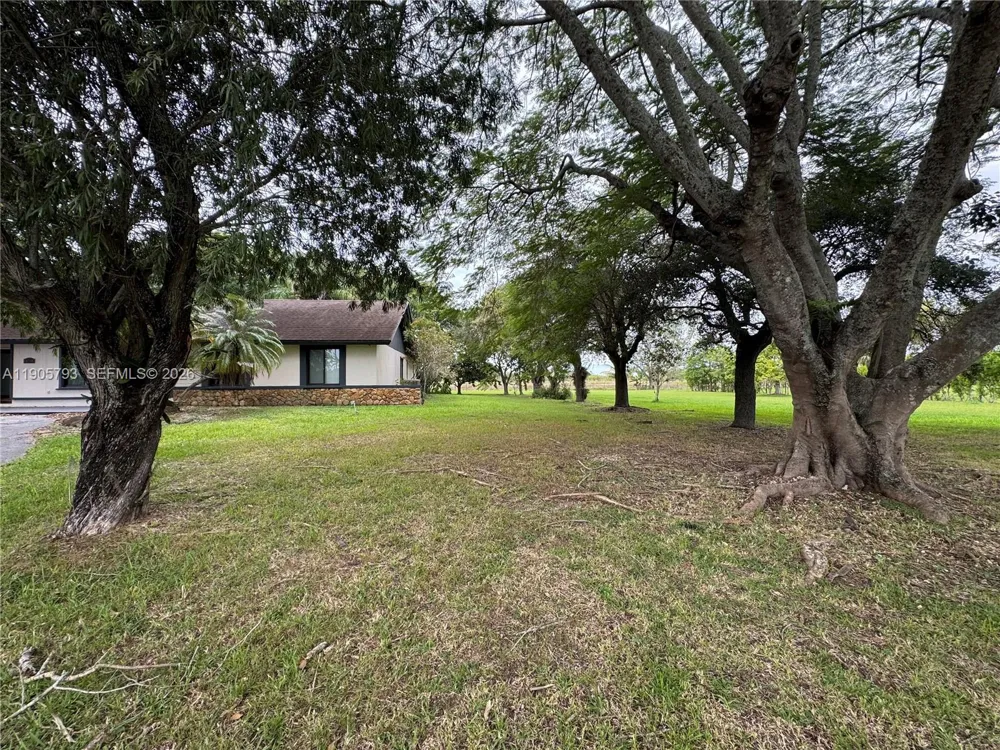 18750 SW 207th Ave Miami, FL 33187