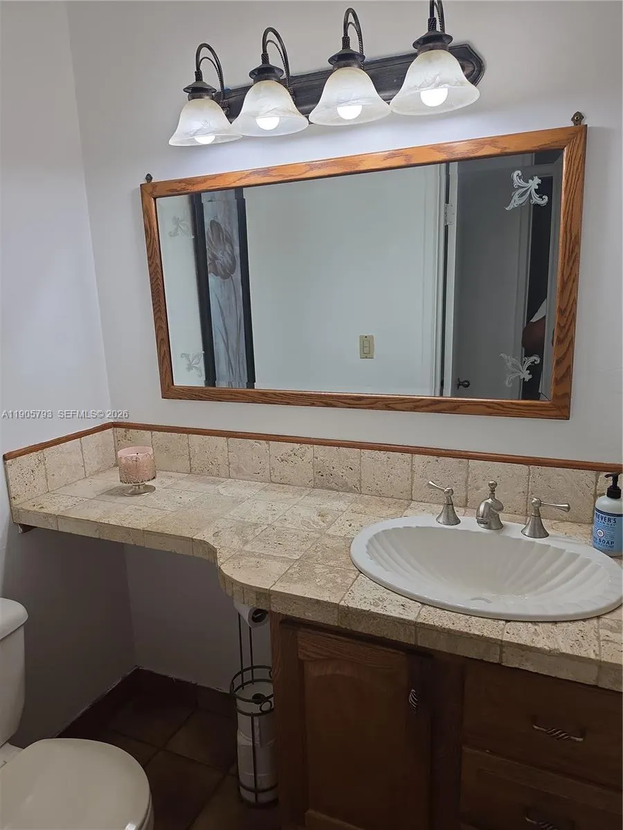 18750 SW 207th Ave Miami, FL 33187