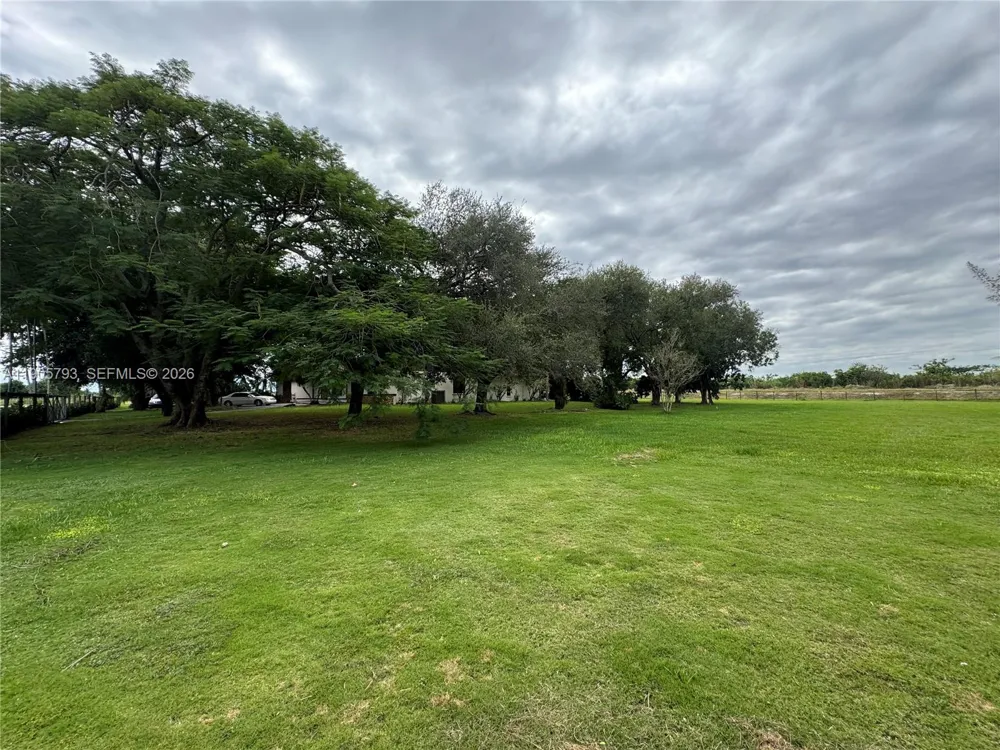 18750 SW 207th Ave Miami, FL 33187