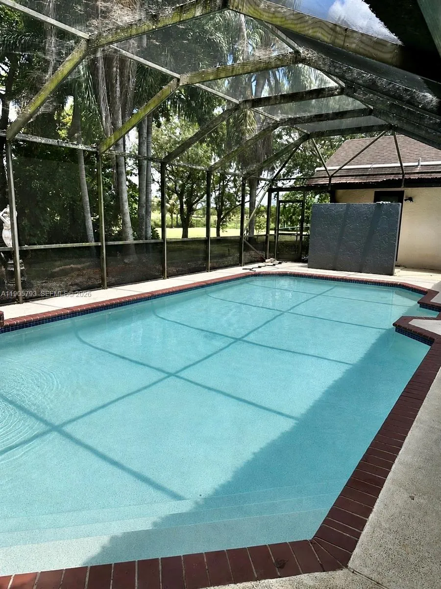 18750 SW 207th Ave Miami, FL 33187
