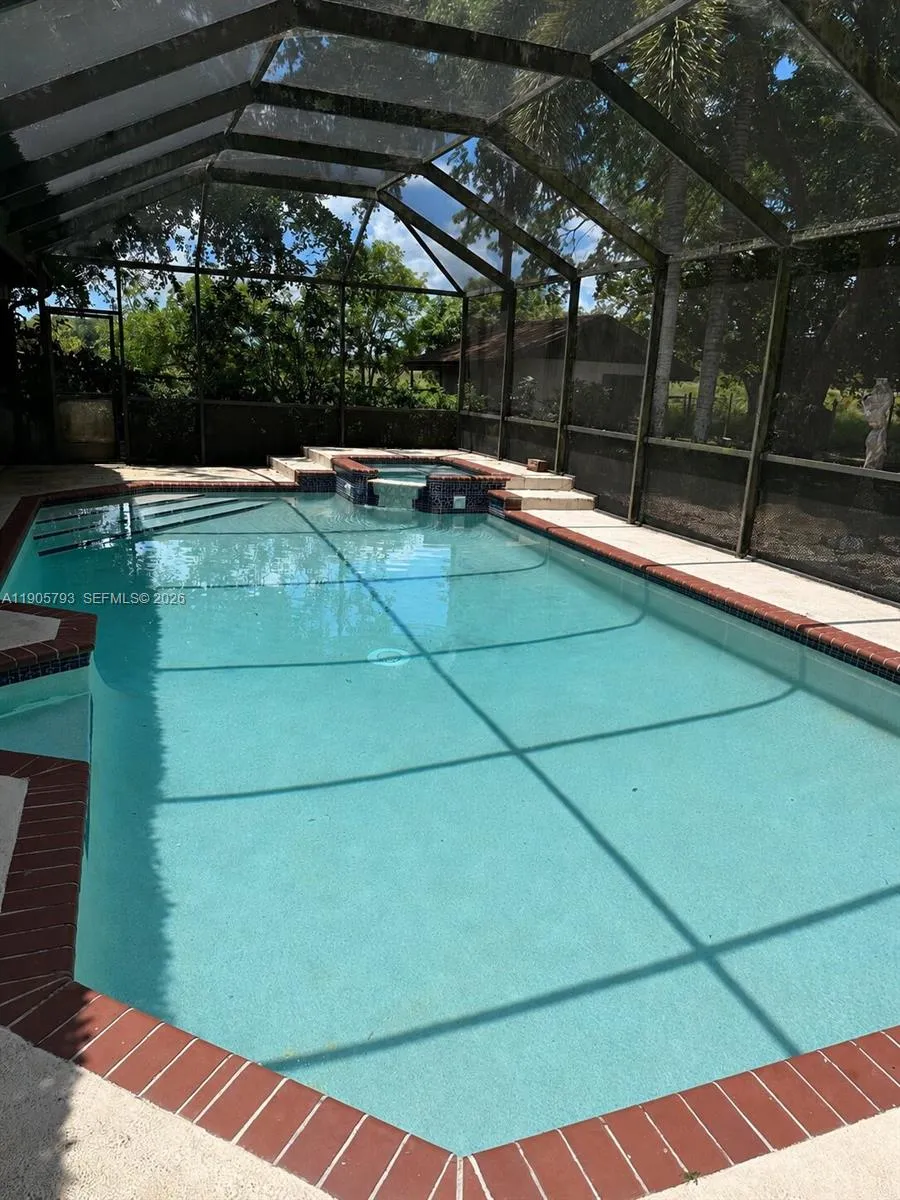 18750 SW 207th Ave Miami, FL 33187
