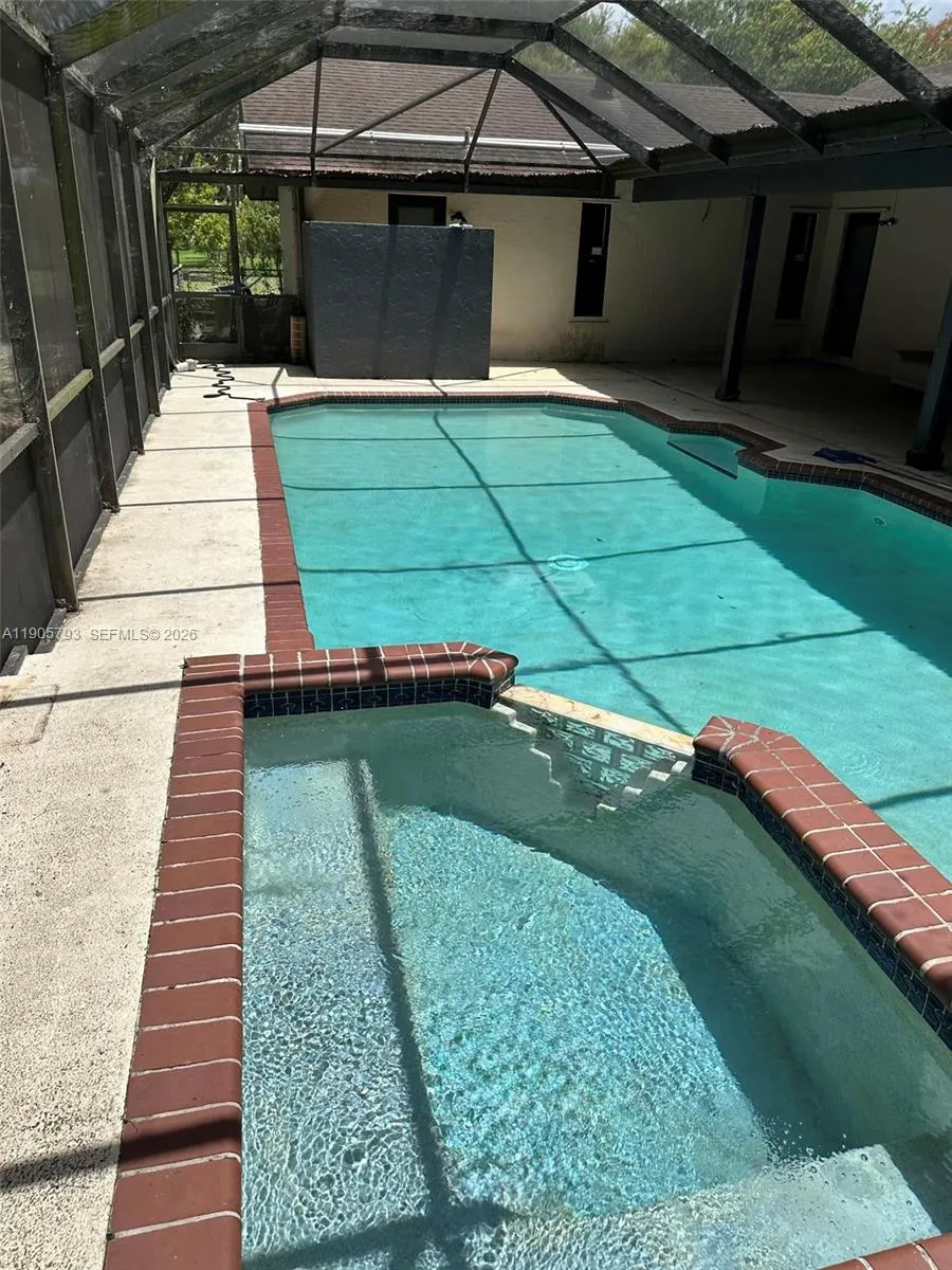 18750 SW 207th Ave Miami, FL 33187