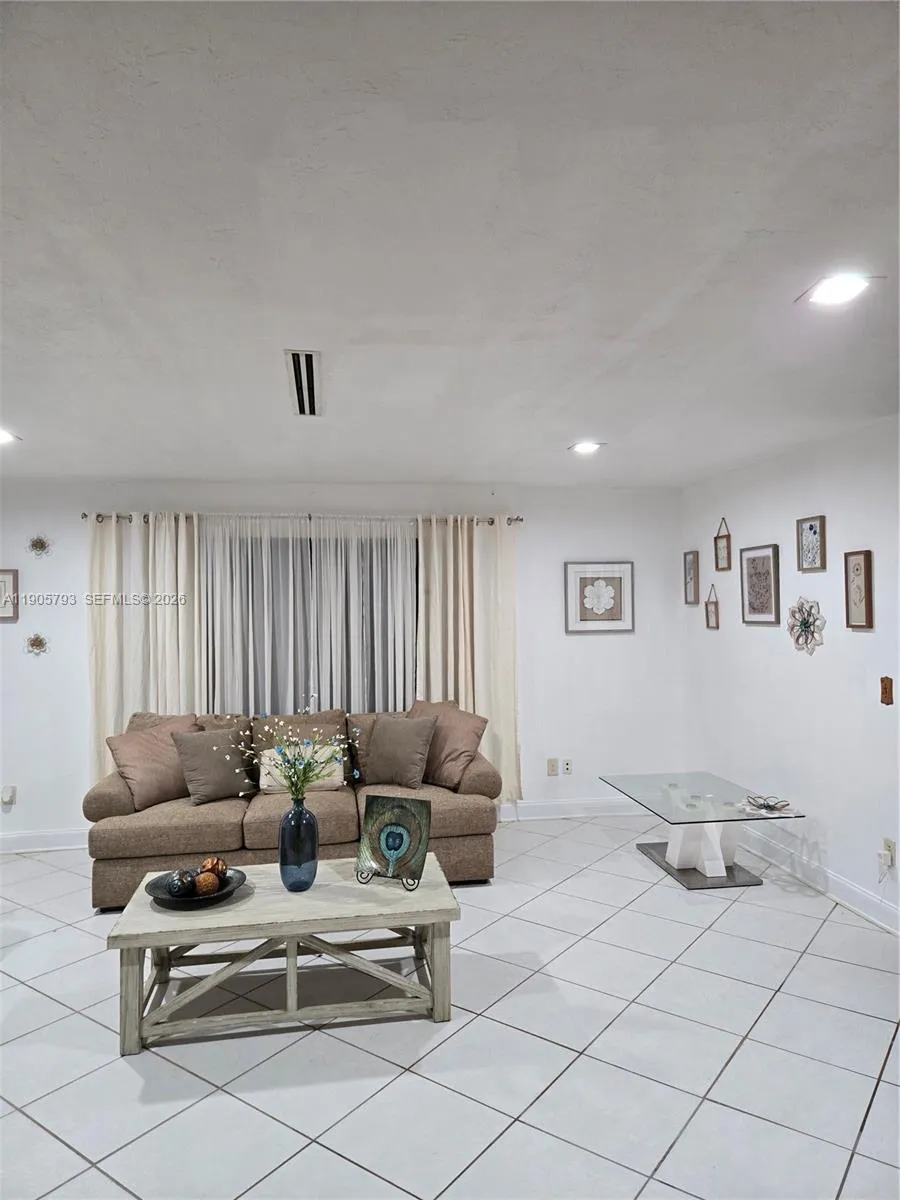 18750 SW 207th Ave Miami, FL 33187