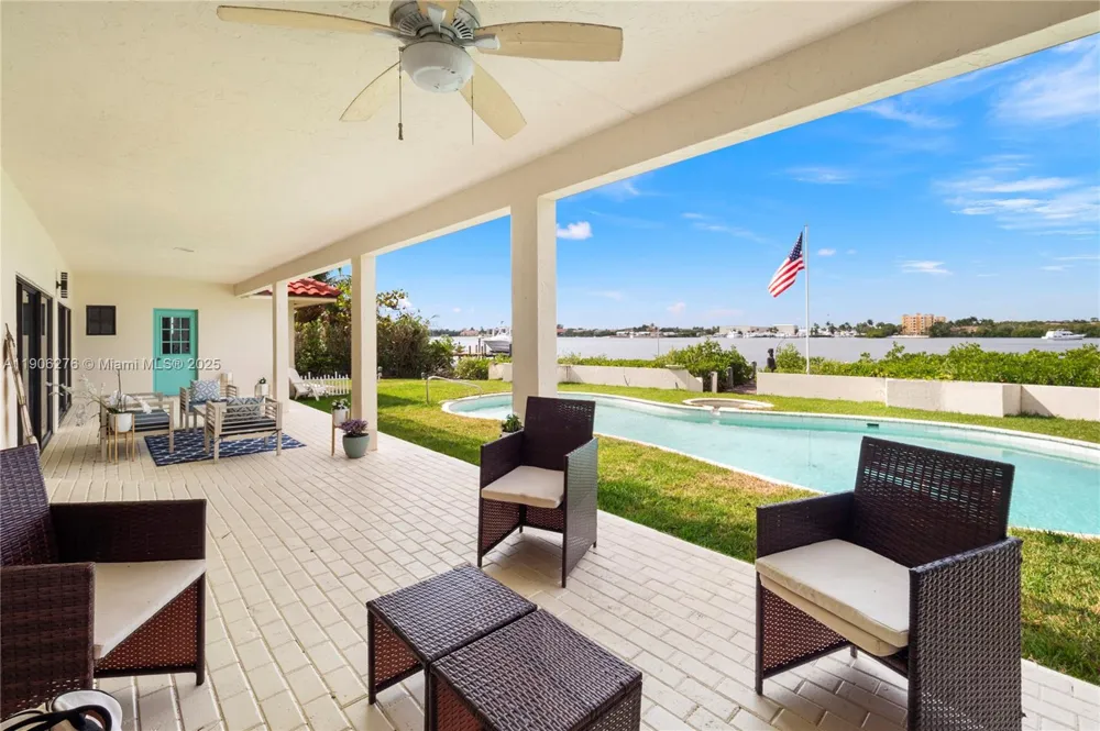 1635 Lands End Rd Manalapan, FL 33462