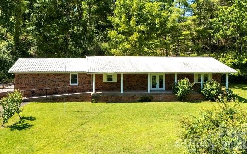 208 Murdock Road Bakersville, NC 28705