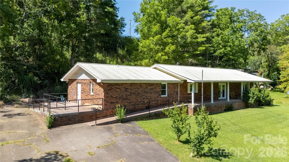 208 Murdock Road Bakersville, NC 28705