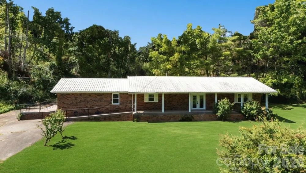 208 Murdock Road Bakersville, NC 28705