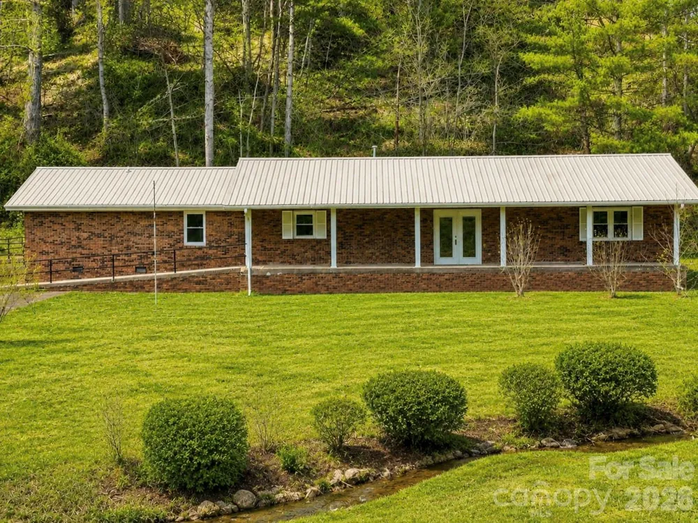 208 Murdock Road Bakersville, NC 28705
