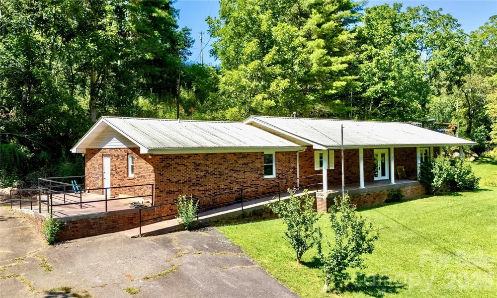 208 Murdock Road Bakersville, NC 28705