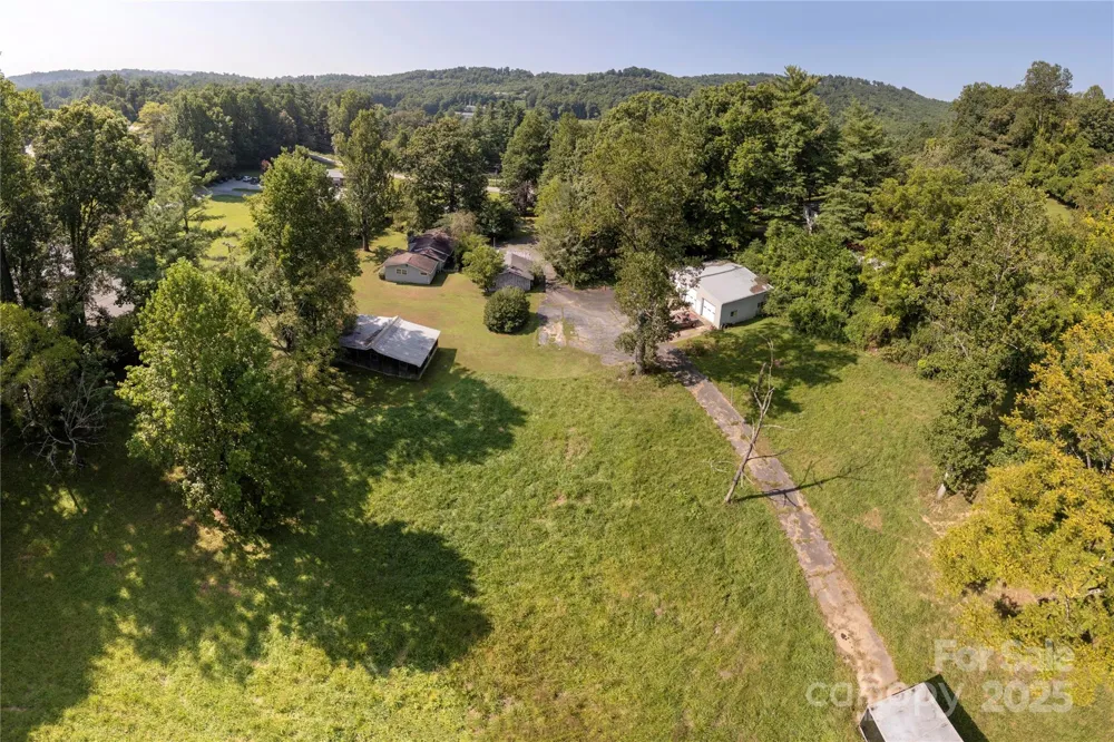 1925-B Windsor Drive Laurel Park, NC 28739