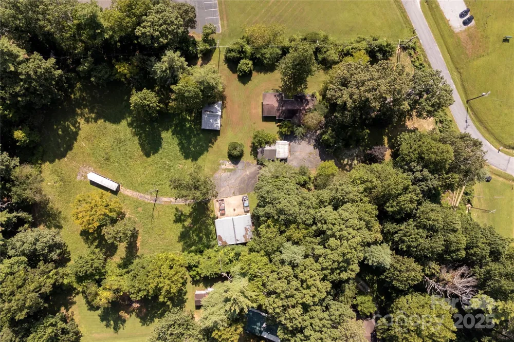 1925-B Windsor Drive Laurel Park, NC 28739