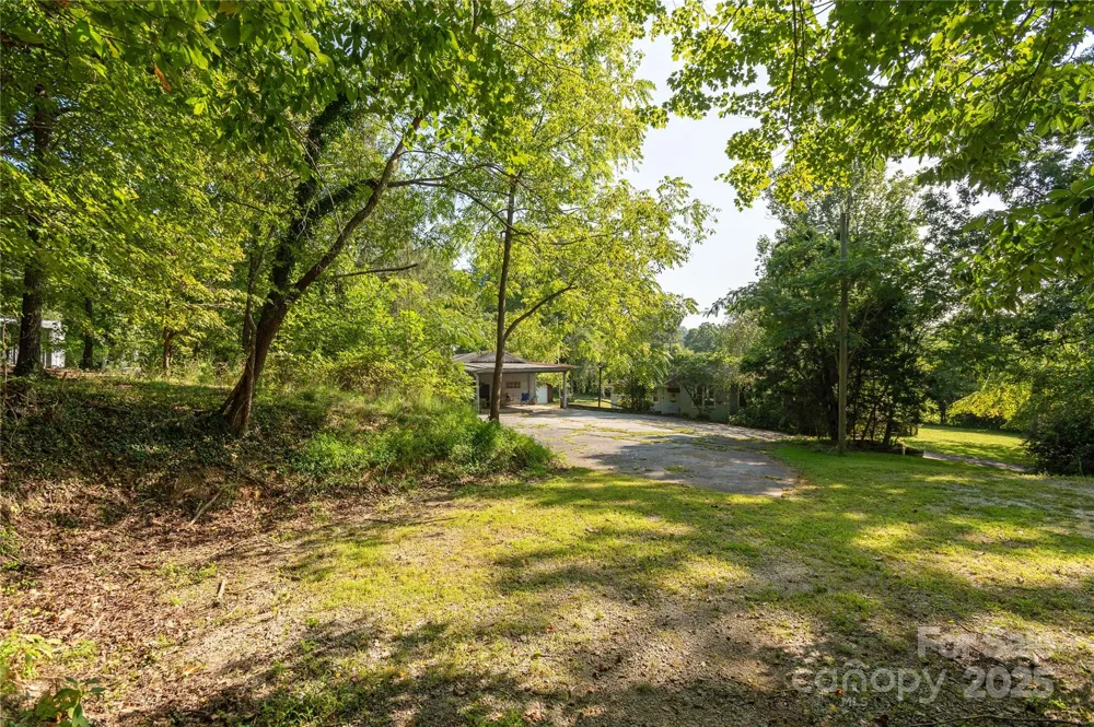 1925-B Windsor Drive Laurel Park, NC 28739