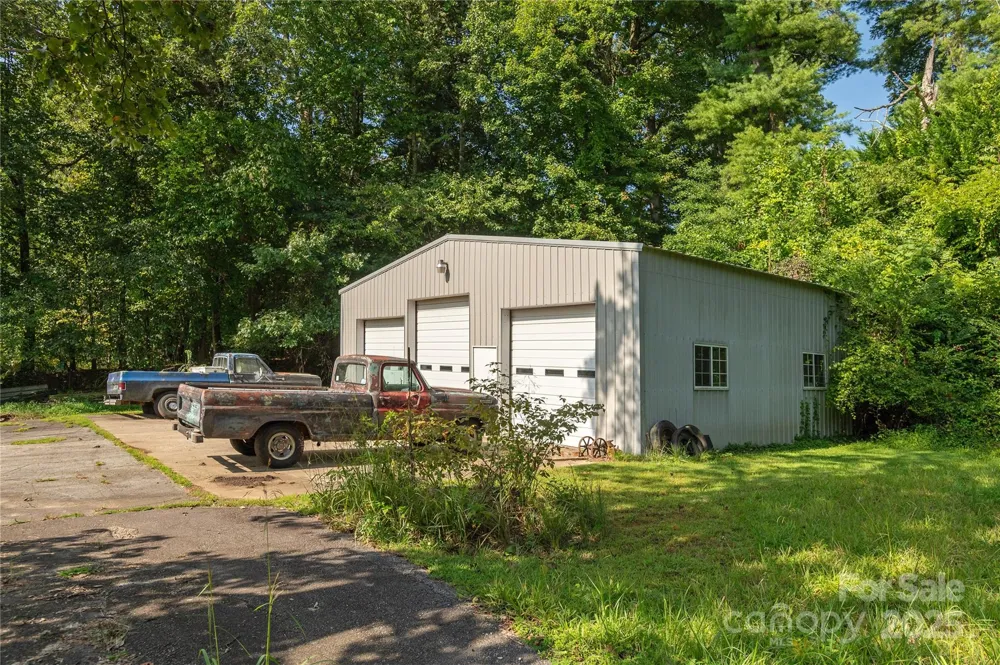 1925-B Windsor Drive Laurel Park, NC 28739