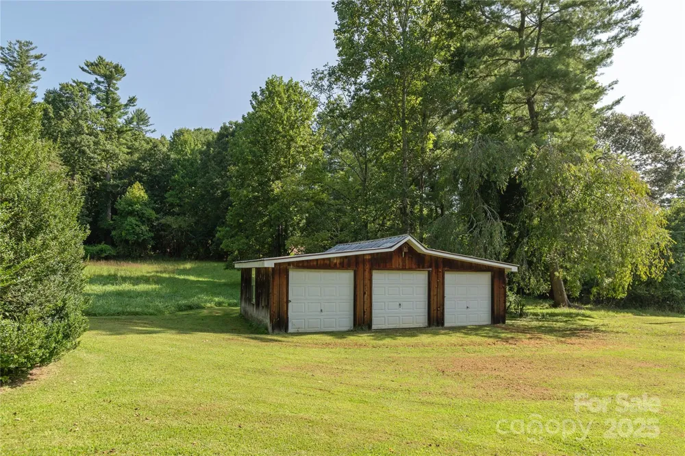 1925-B Windsor Drive Laurel Park, NC 28739