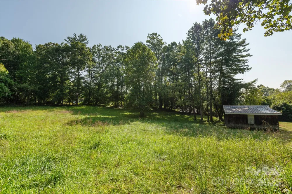 1925-B Windsor Drive Laurel Park, NC 28739