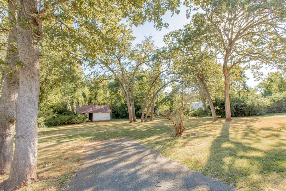 408 E Jolly Street Palestine, TX 75801
