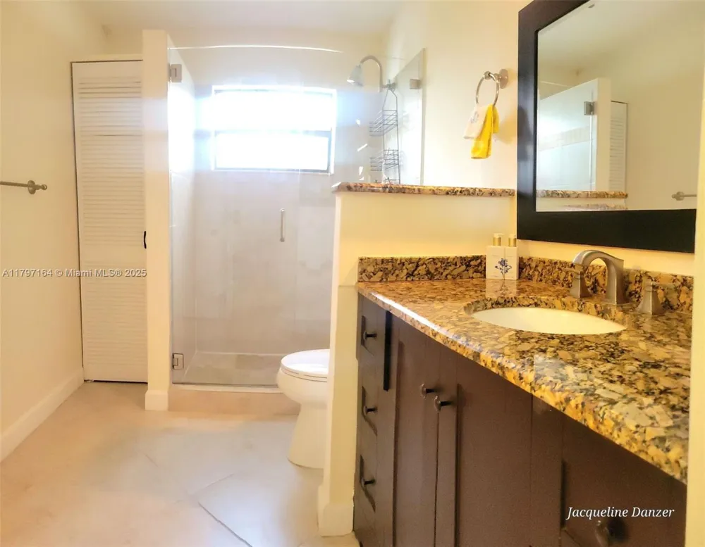 2241 NE 38th St #0 Lighthouse Point, FL 33064