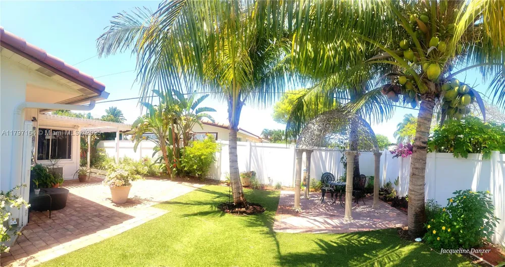 2241 NE 38th St #0 Lighthouse Point, FL 33064