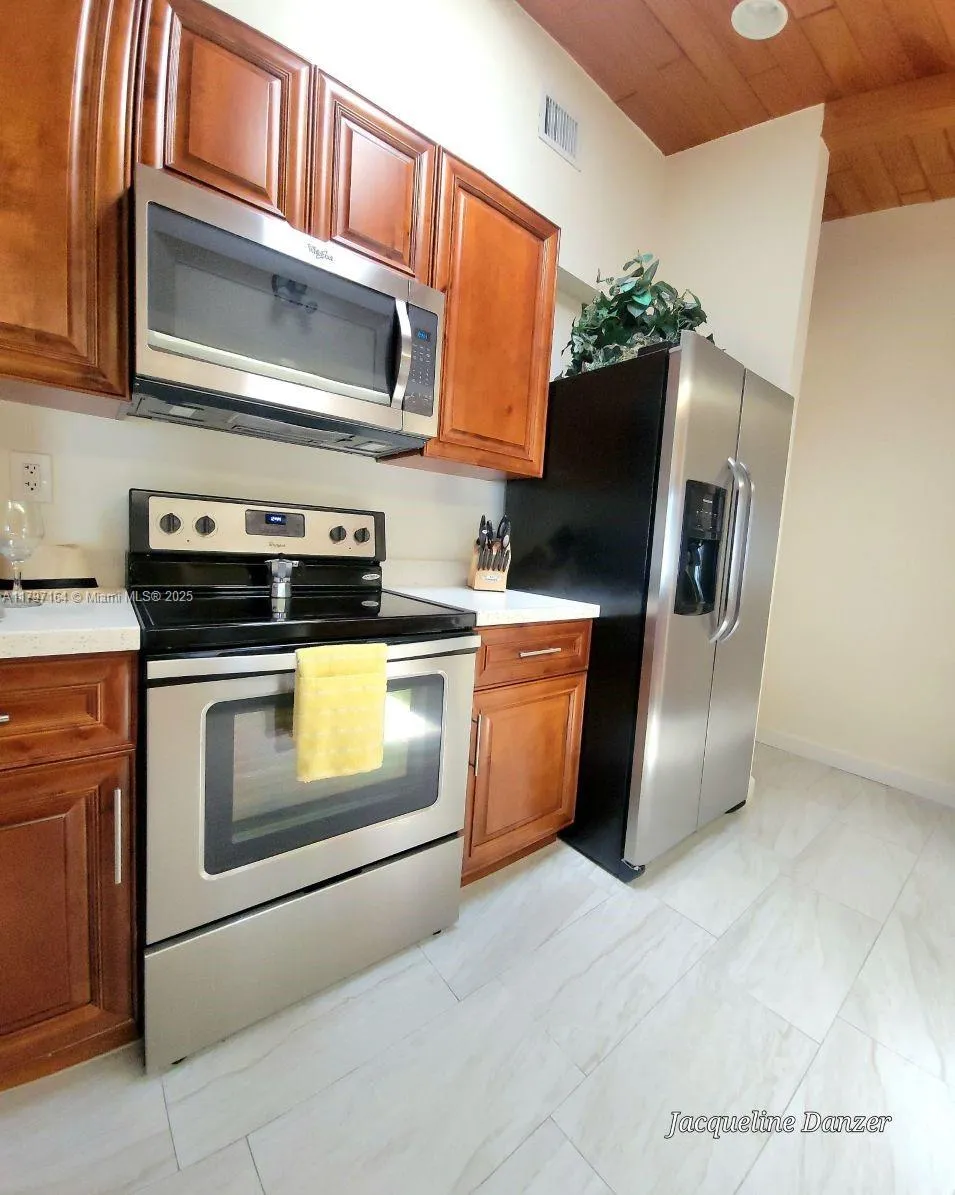 2241 NE 38th St #0 Lighthouse Point, FL 33064