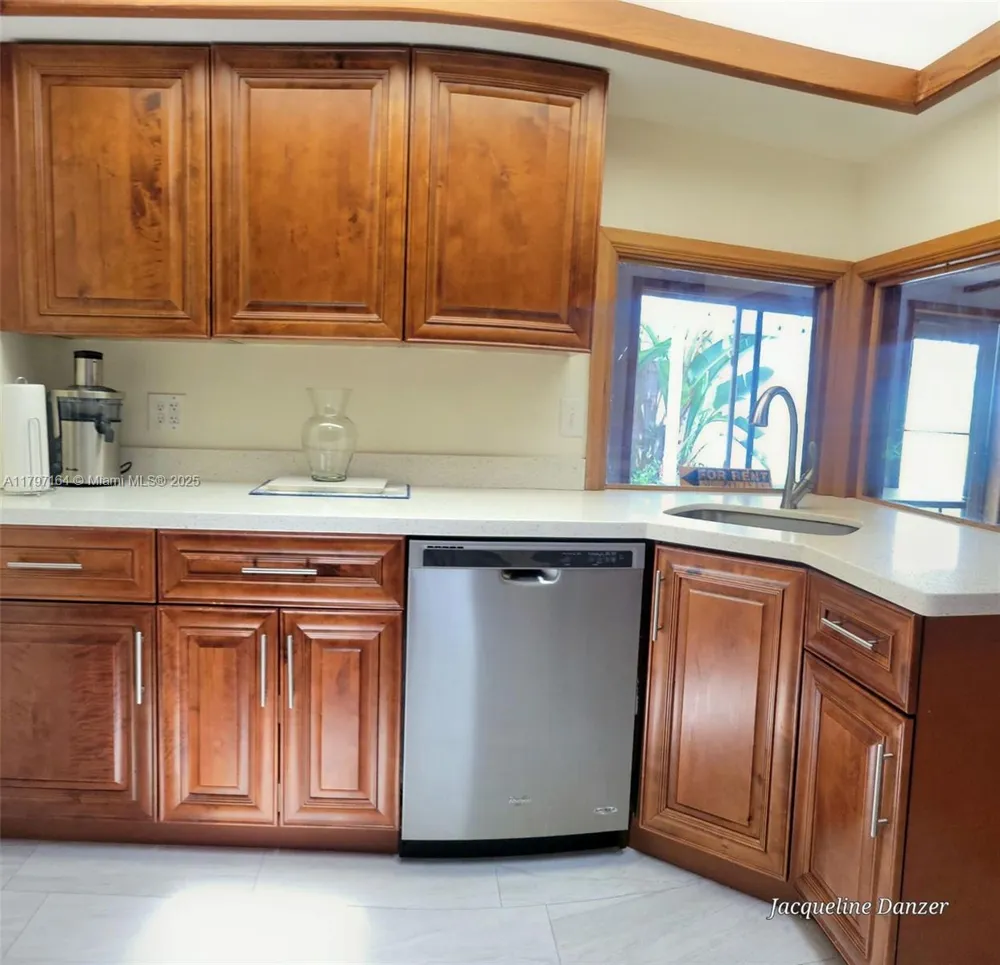 2241 NE 38th St #0 Lighthouse Point, FL 33064