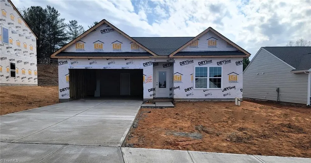 128 Tail Star Court King, NC 27021