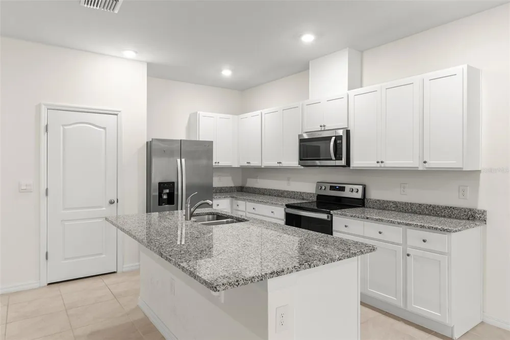 1198 LIDO DRIVE Howey In The Hills, FL 34737