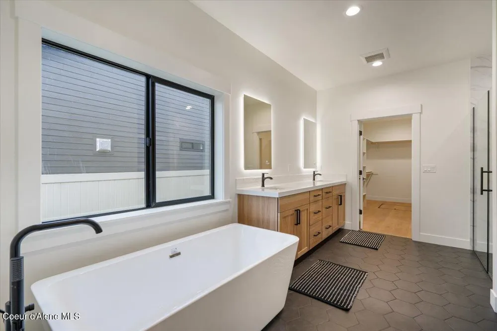 9337 Secretariat Lane Hayden, ID 83835
