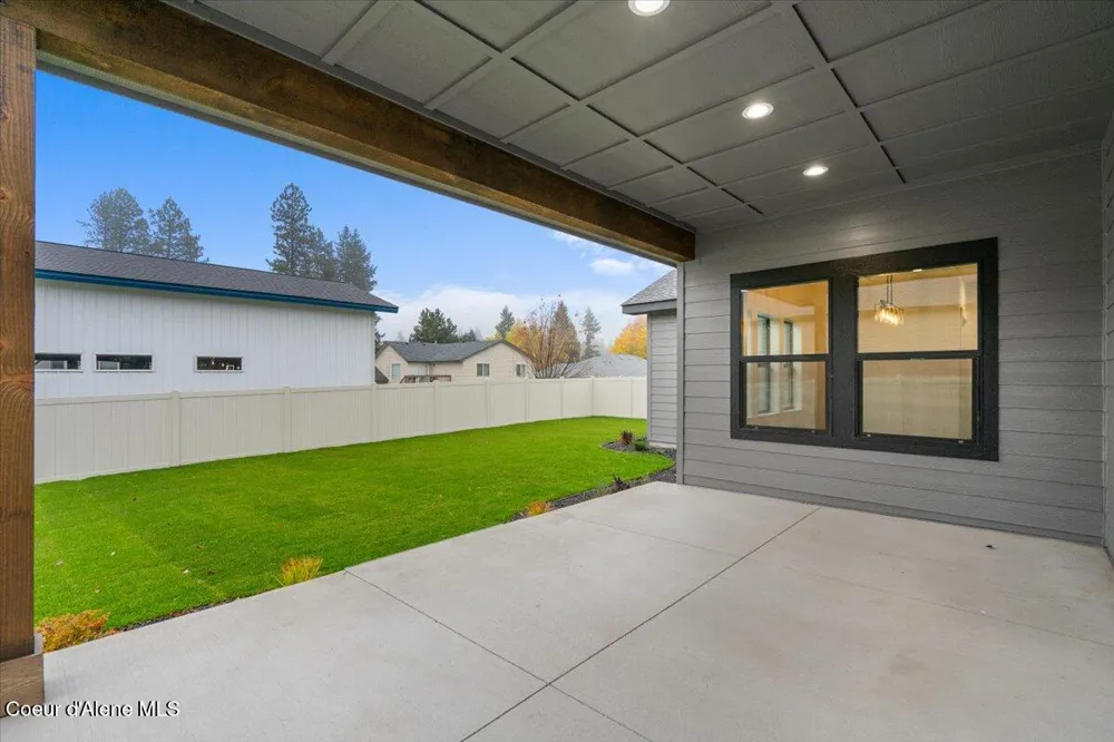 9337 Secretariat Lane Hayden, ID 83835