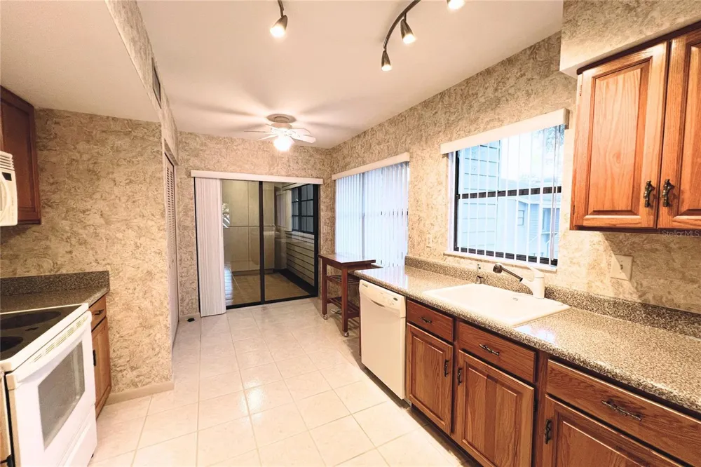 10606 LONGWOOD DRIVE #203B Seminole, FL 33777