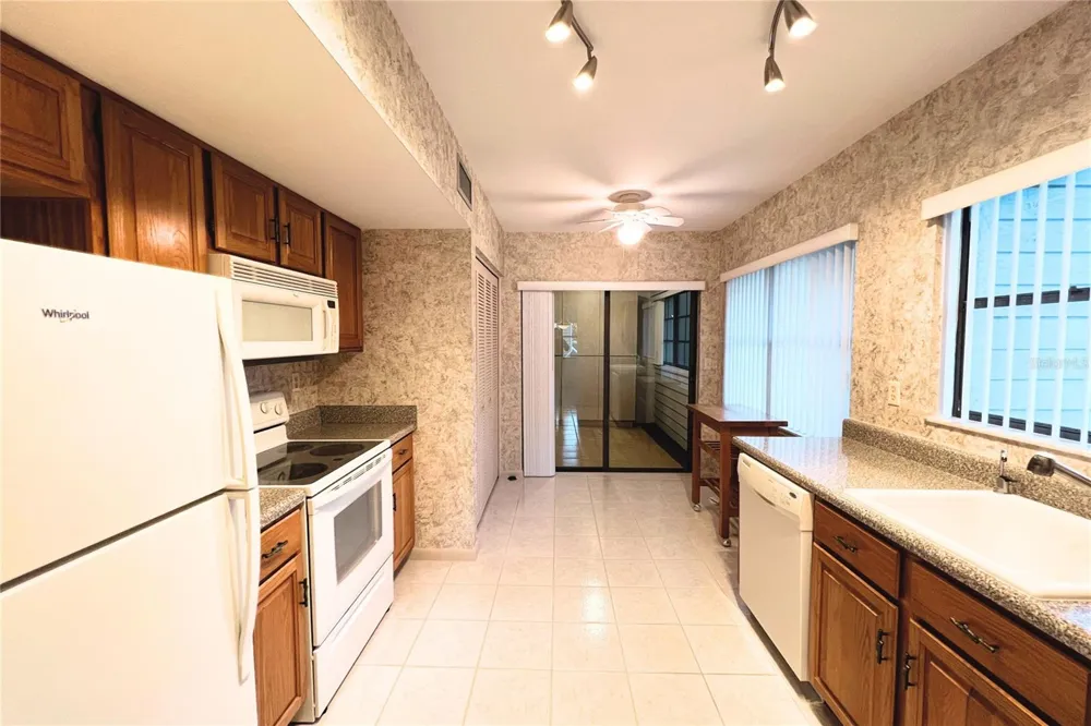 10606 LONGWOOD DRIVE #203B Seminole, FL 33777